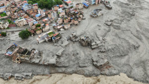 নেপালে বন্যা: এক শিক্ষকের তাৎক্ষণিক সিদ্ধান্তে যেভাবে বেঁচে গেল ৯০০ শিক্ষার্থী