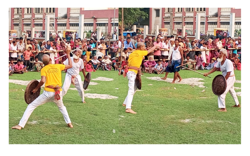গ্রাম -বাংলার ঐতিহ্যবাহী লাঠিবাড়ি খেলা