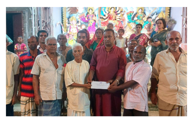 দুর্গাপূজায় ইউপি চেয়ারম্যানের ব্যক্তিগত অর্থ সহায়তা