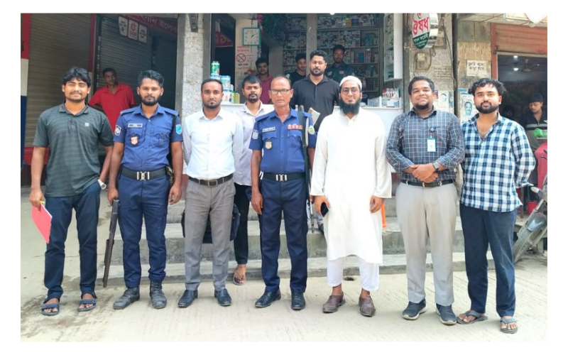 ঘিওর বাজারে অভিযান শেষে ভ্রাম্যমাণ আদালতের টিম